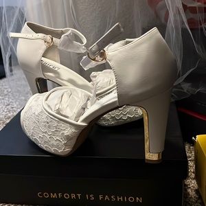 White platform chunky heel bridal shoe
